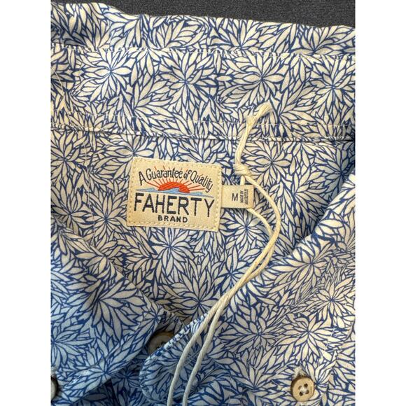 (New) Faherty Button Up Short Sleeve Shirt Blue/White Pattern - Men’s Size M - Picture 2 of 8